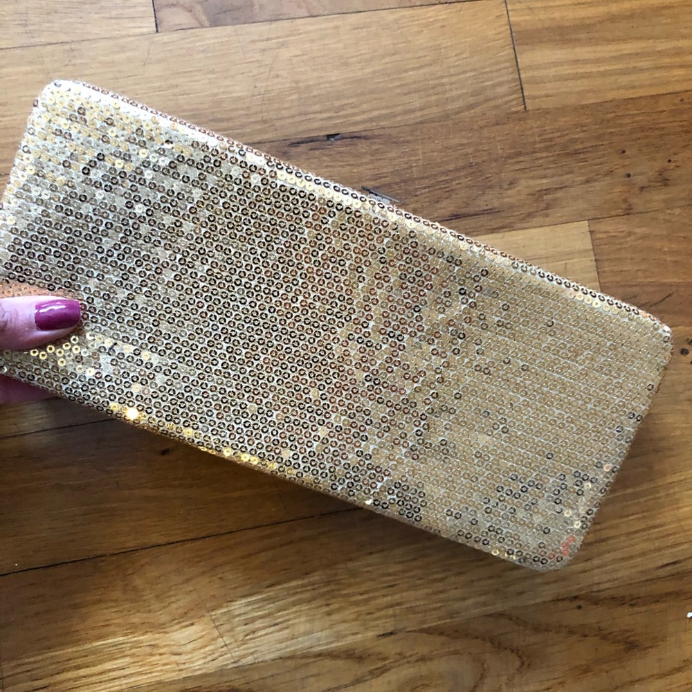 Gold clutch